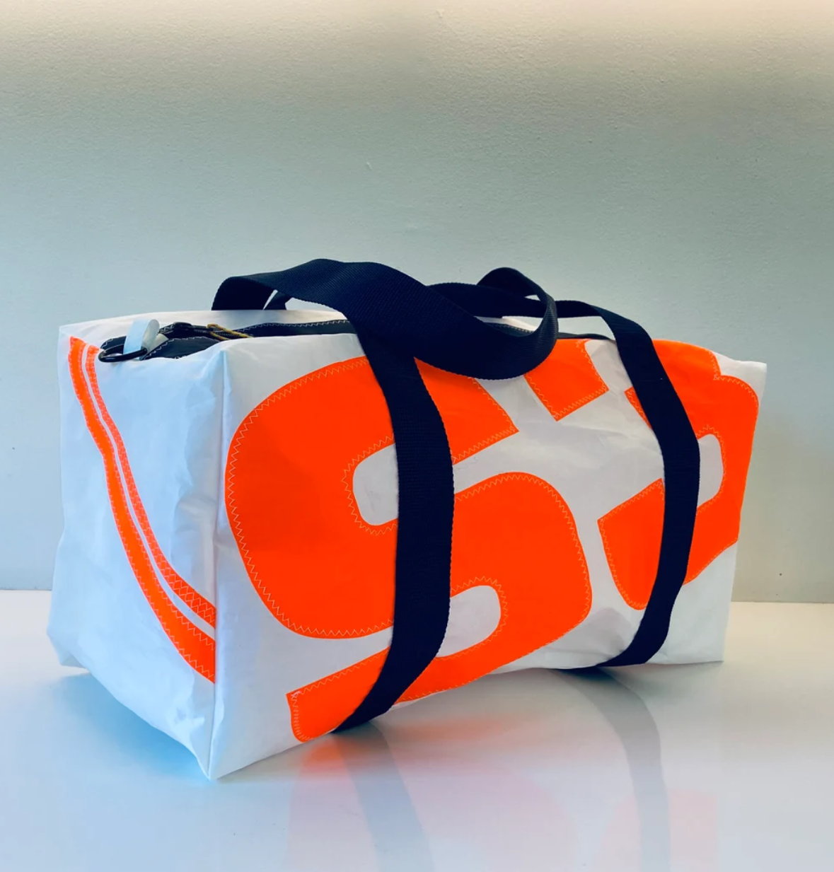 Travel bag made from recycled sails