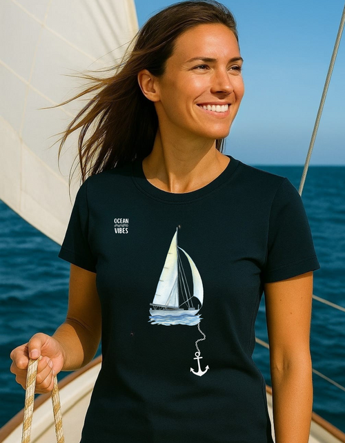Segelboot mit Anker T-Shirt Women