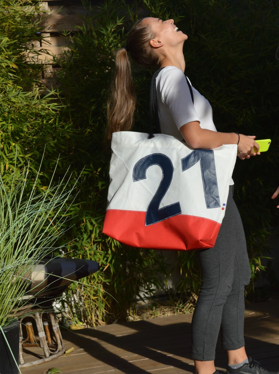 Beach bag made from upsailing sail