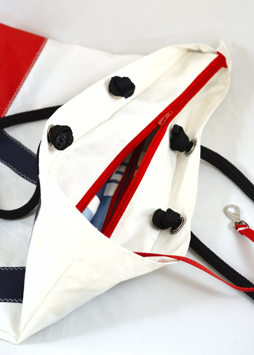 Beach bag made from upsailing sail